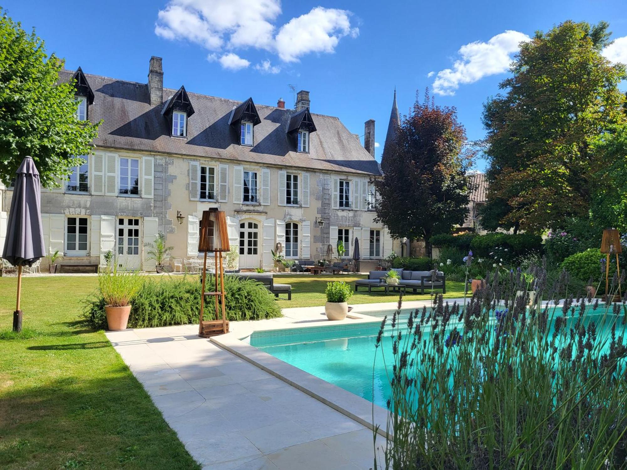 Logis Des Tourelles Bed & Breakfast Cognac Eksteriør bilde